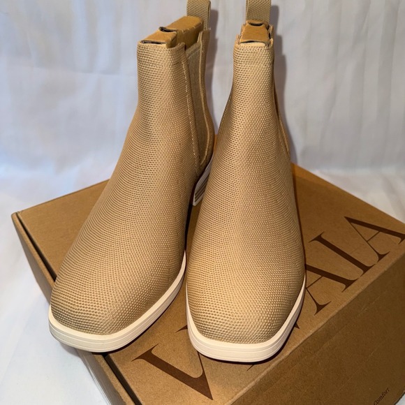 VIVAIA Beige Knit Chelsea Boots Water Resistant Slip‎ On Women's Size 8 EU 39 - Picture 8 of 14